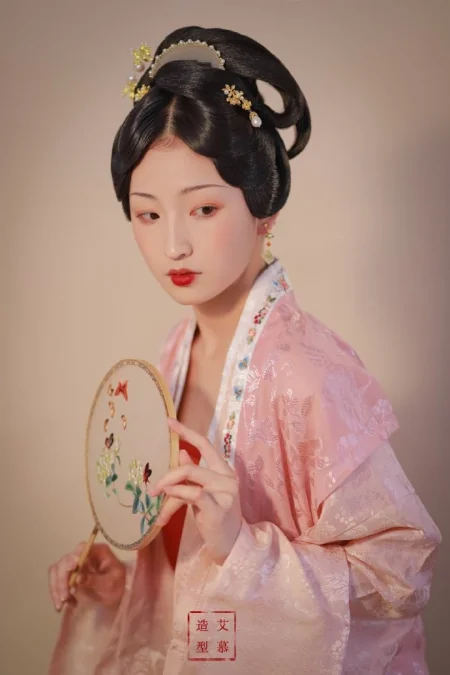 别再画欧美妆了，太显老！最贴合我们五官底子的，还是中式妆！(适合画欧美妆的脸型)